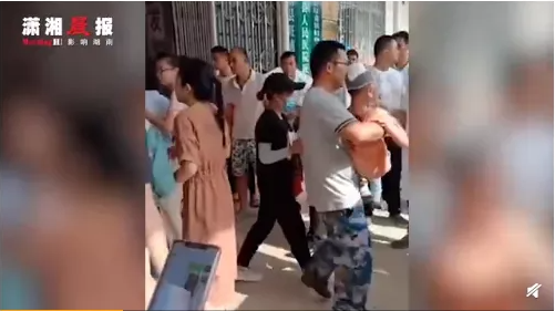 校園砍人事件再度發(fā)生！安裝 “ 校園一鍵報(bào)警器 ” 增強(qiáng)校園安全，做到人防、技防