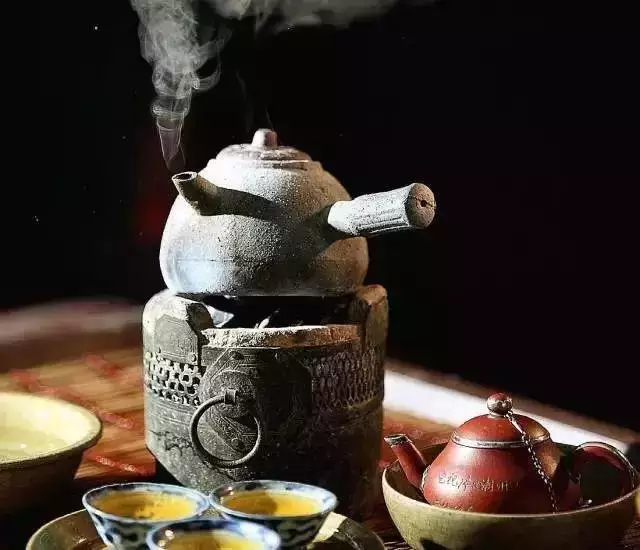 ”警惕一氧化碳中毒，女子圍爐煮茶三小時(shí)險(xiǎn)喪命”